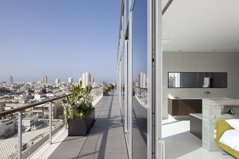 Antokolsky penthouse by Pitsou Kedem