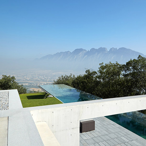 Casa Monterrey by Tadao Ando with cantilevered pool Casa Monterrey by Tadao Ando with cantilevered pool