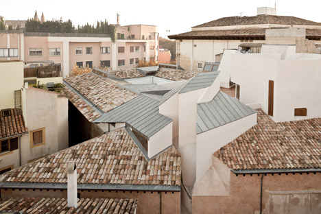 Casal Balaguer Cultural Centre by Flores & Prats and Duch-Pizá
