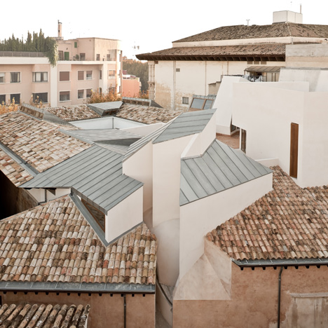 Casal Balaguer Cultural Centre by Flores & Prats and Duch-Pizá