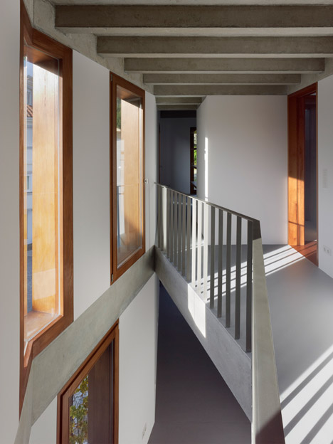 Chao House by Creus e Carrasco