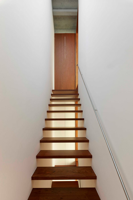 Chao House by Creus e Carrasco