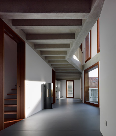 Chao House by Creus e Carrasco