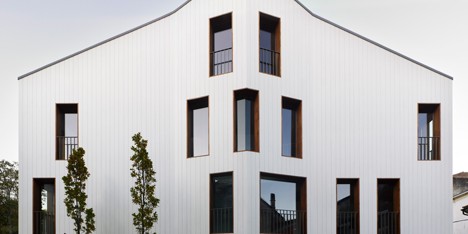Chao House by Creus e Carrasco