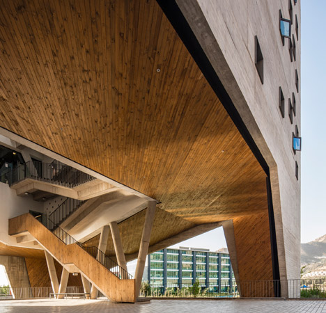 Economics and Business Faculty, Diego Portales University by Duque Motta & AA