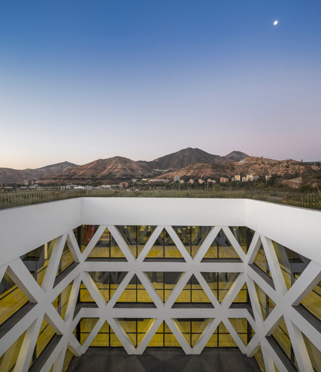 Economics and Business Faculty, Diego Portales University by Duque Motta & AA