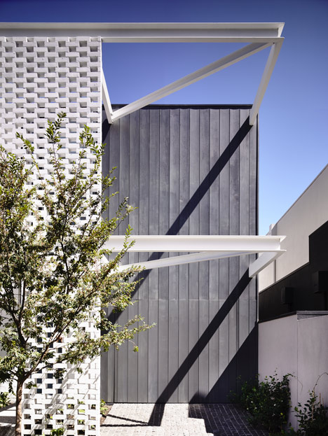 Fairbairn House in Melbourne by Inglis Architects