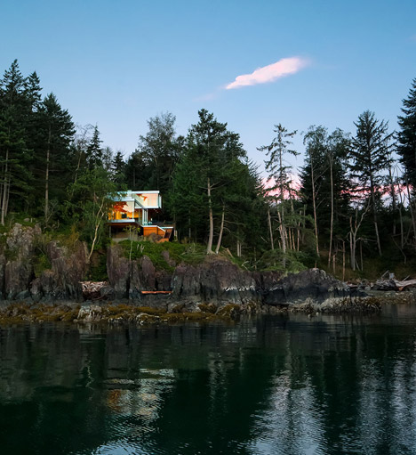 Gambier-Island-House-by-Office-of-McFarlane-Biggar