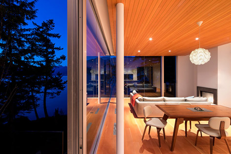 Gambier-Island-House-by-Office-of-McFarlane-Biggar