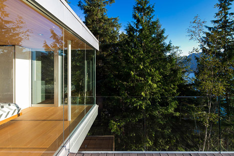 Gambier-Island-House-by-Office-of-McFarlane-Biggar