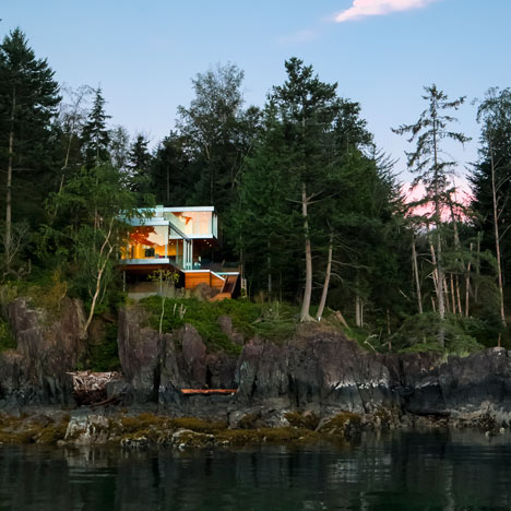 Gambier-Island-House-by-Office-of-McFarlane-Biggar
