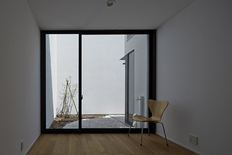 House in Jingumae by PANDA