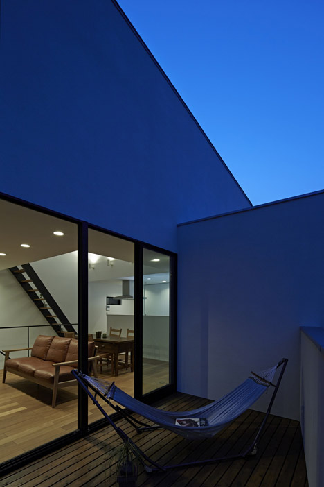 House in Jingumae by PANDA