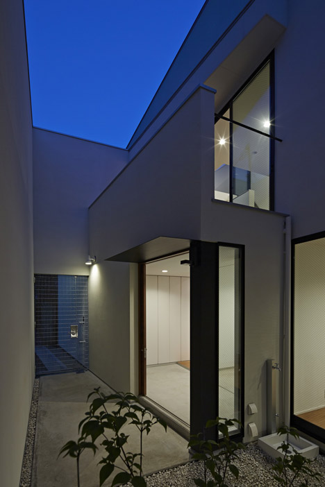 House in Jingumae by PANDA