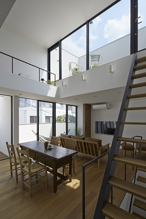 House in Jingumae by PANDA