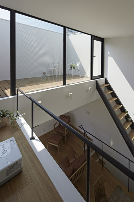 House in Jingumae by PANDA