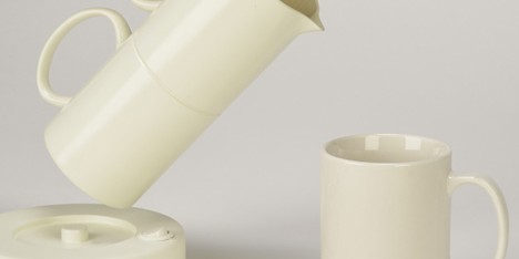 Anna Czaniecka shapes kettle like mugs to save water when making tea