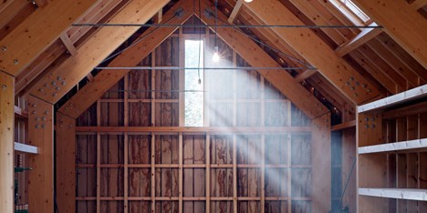 Tom Lloyd and Cassion Castle build garden studio embracing “timber and craftsmanship”