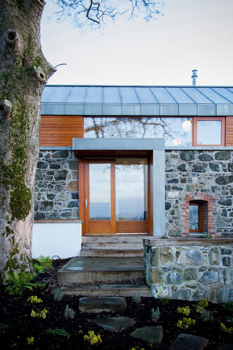 Loughloughan Barn by McGarry Moon Architects Ltd_dezeen_10