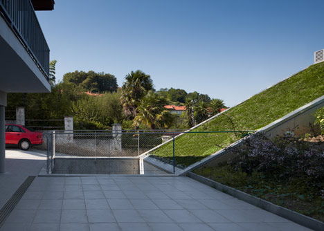 MNGB House by VAUM Architects