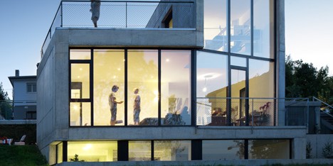 Concrete walls sink into the ground at VAUMM’s MNGB House in Spain