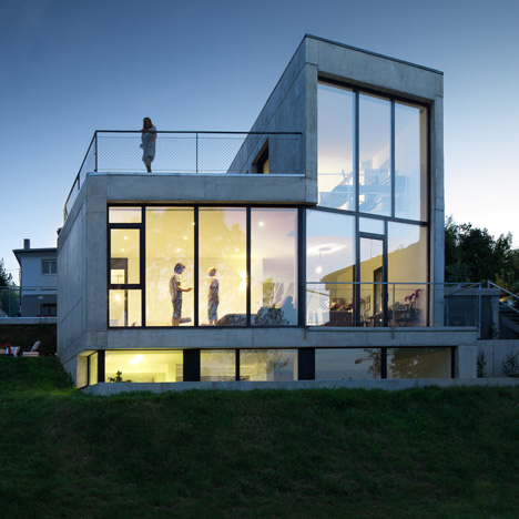Concrete walls sink into the ground at VAUMM’s MNGB House in Spain