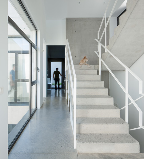 MNGB House by VAUM Architects