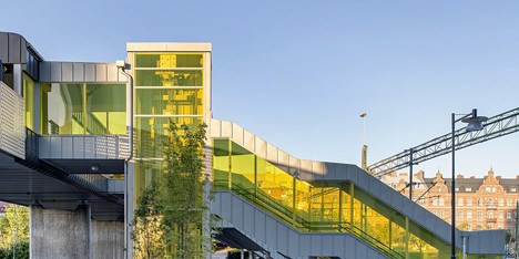 Colourful stairwells zigzag up to meet Metro Arkitekter’s Skyttlebron railway bridge