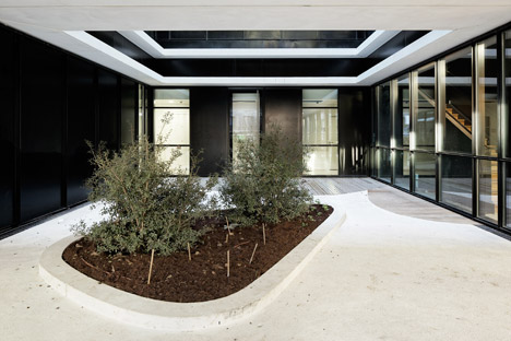 Welfare center for children and teenagers in Paris by Hessamfar and Verons