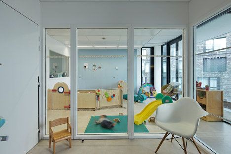 Welfare center for children and teenagers in Paris by Hessamfar and Verons