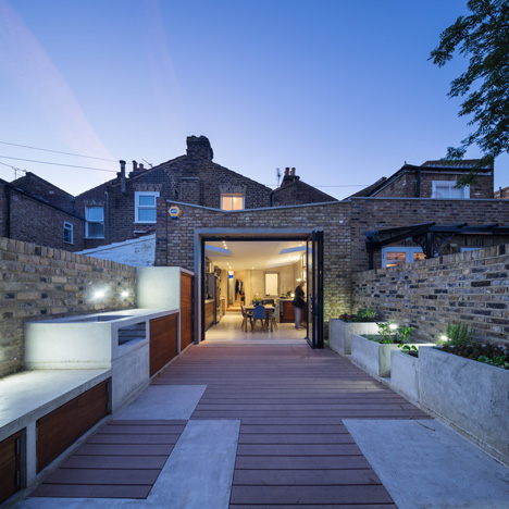 Concrete extends from the kitchen into the garden of Studio Gil’s London house extension