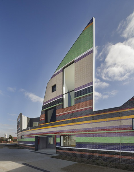 Dallas-Brooks-Community-Primary-School by McBride Charles Ryan mirrors the local skyline