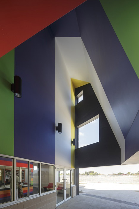 Dallas-Brooks-Community-Primary-School by McBride Charles Ryan mirrors the local skyline