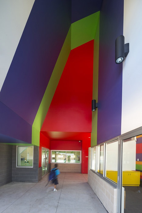 Dallas-Brooks-Community-Primary-School by McBride Charles Ryan mirrors the local skyline