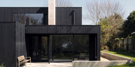 Black-painted seaside house by Dow Jones mimics local fishermen’s sheds
