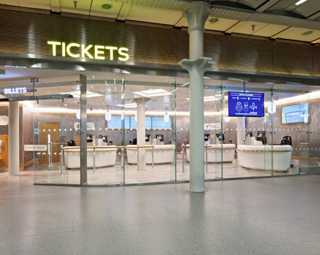 Eurostar_Tickethall_by_Christopher_Jennings_dezeen_468_3