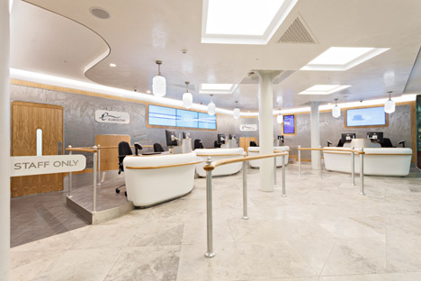 Eurostar_Tickethall_by_Christopher_Jennings_dezeen_468_4