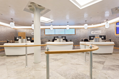 Eurostar_Tickethall_by_Christopher_Jennings_dezeen_468_6