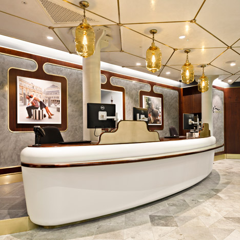 Eurostar_Tickethall_by_Christopher_Jennings_dezeen_468c_0