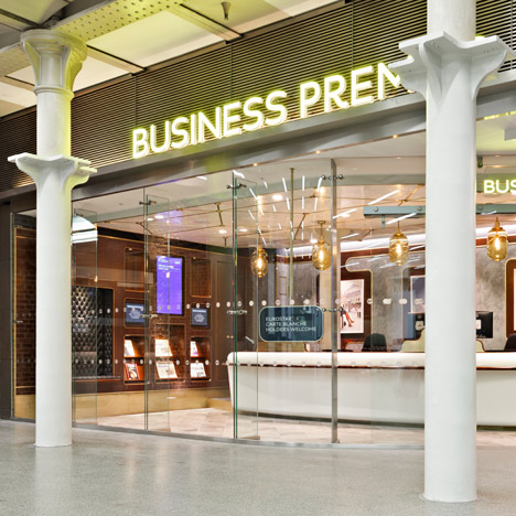 Eurostar_Tickethall_by_Christopher_Jennings_dezeen_468c_1