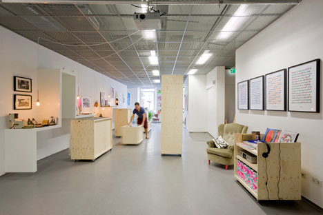 Extruding store Kapitaal in Utrecht by ZakenMaker, Studio Toon Welling and Atelier Gsbrt