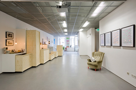 Extruding store Kapitaal in Utrecht by ZakenMaker, Studio Toon Welling and Atelier Gsbrt