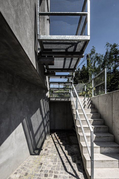 Family House Dlhe Diely Bratislava by Plusminus Architects