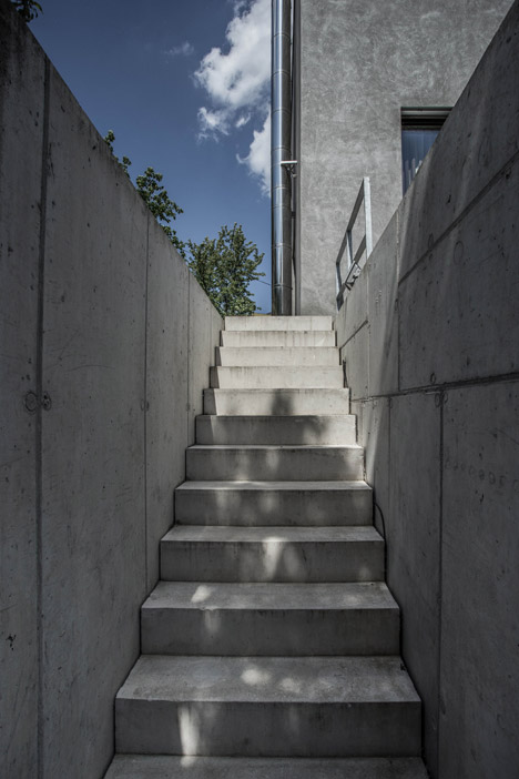 Family House Dlhe Diely Bratislava by Plusminus Architects