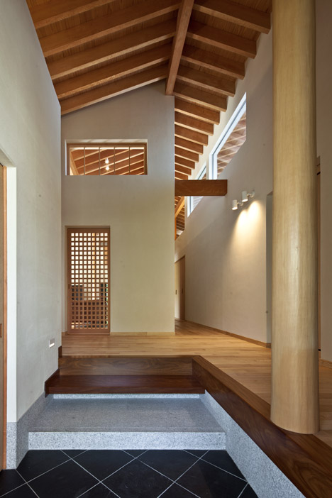 House of Nagahama by Takashi Okuno