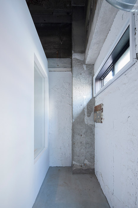 House with Loft by Hiroyuki Tanaka