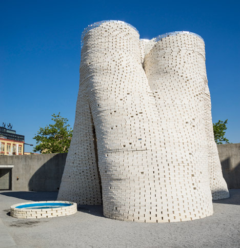 Tower of "grown" bio-bricks by The Living opens at MoMA PS1