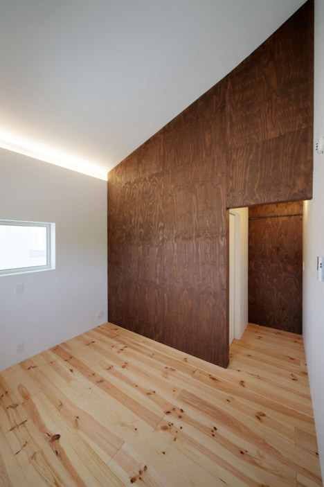 KHT house by IRA