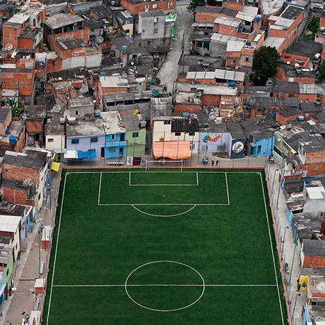 Pelada football pitch in São Paulo photographed by Leonardo Finotti Pelada football pitch in São Paulo photographed by Leonardo Finotti