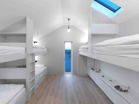 Pobble_House_Dungeness_by_Guy_Hollaway_dezeen_468_10